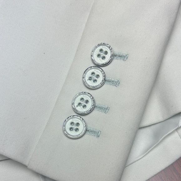 Salvatore Ferragamo Elegant White Women's Blazer and trousers SET, sz 40 IT/6 US - Picture 11 of 16